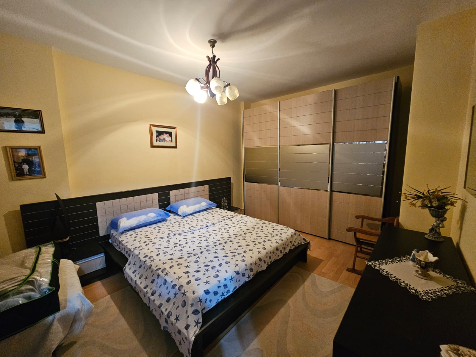 6aa555d7-8bcc-4b51-b79e-3c73a8b6735c